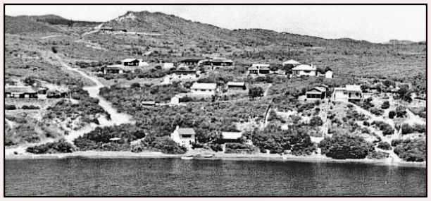 Sedgefield Houses on the dune overlooking the Swartvlei Estuary on the way to the river mouth.