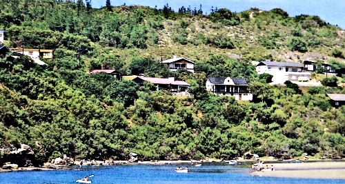 Houses overlooking the Swartvlei Lagoon in the1960s Houses overlooking the Swartvlei Lagoon in the1960s