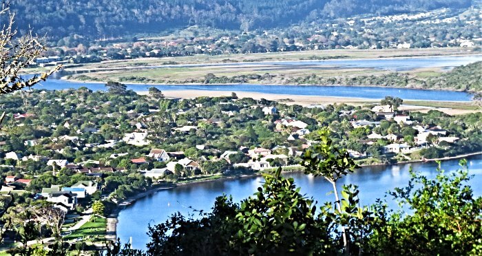 Swartvlei weaving around the Island to the sea