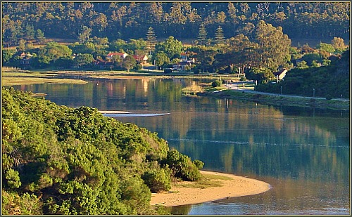 A serene morning on the Swartvlei Lagoon