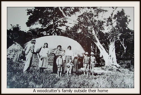 A woodcutter's large famil A woodcutter's large famil